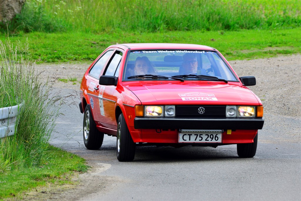 Far og datter-mandskabet Torben Weber Andersen fra Holte og Emilie Weber Wellendorf fra Frederiksberg, har med deres VW Scirocco GTL fra 1985 kørt sig op blandt de bedste i Danmark.
(Foto: Michael Eisenberg)